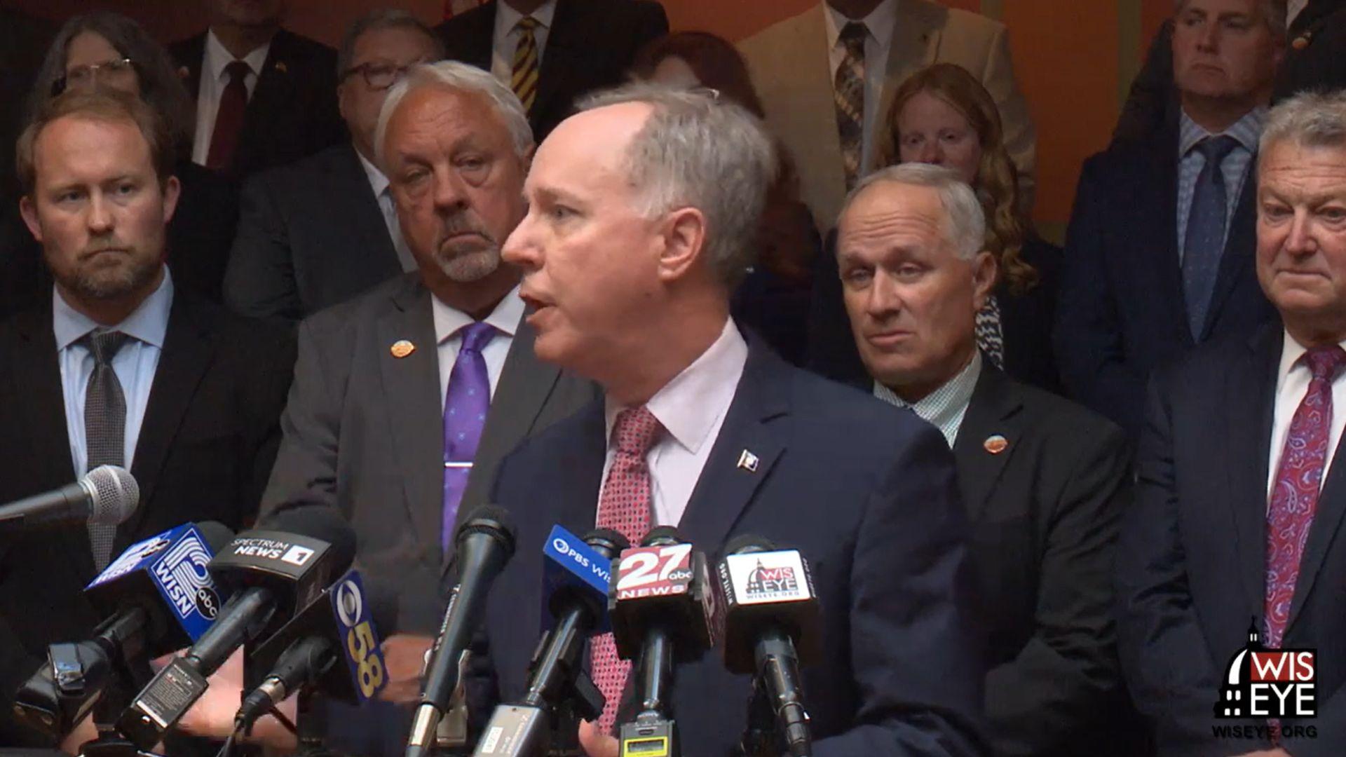 Vos proposes drawing nonpartisan legislative maps